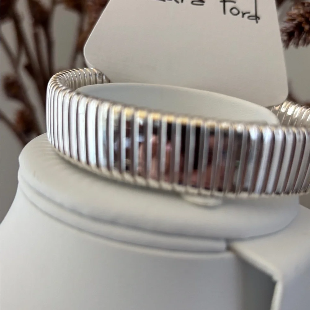 Laura Ford Chunky Ribbed Silvertone stretch bracelet, chic, bold,timeless